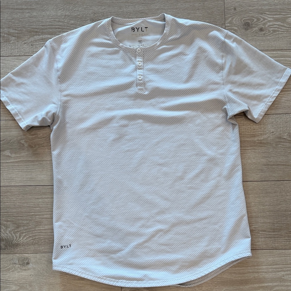 BYLT Basics LUX XL Polka White/Grey Short Sleeve Henley Drop Cut Tee